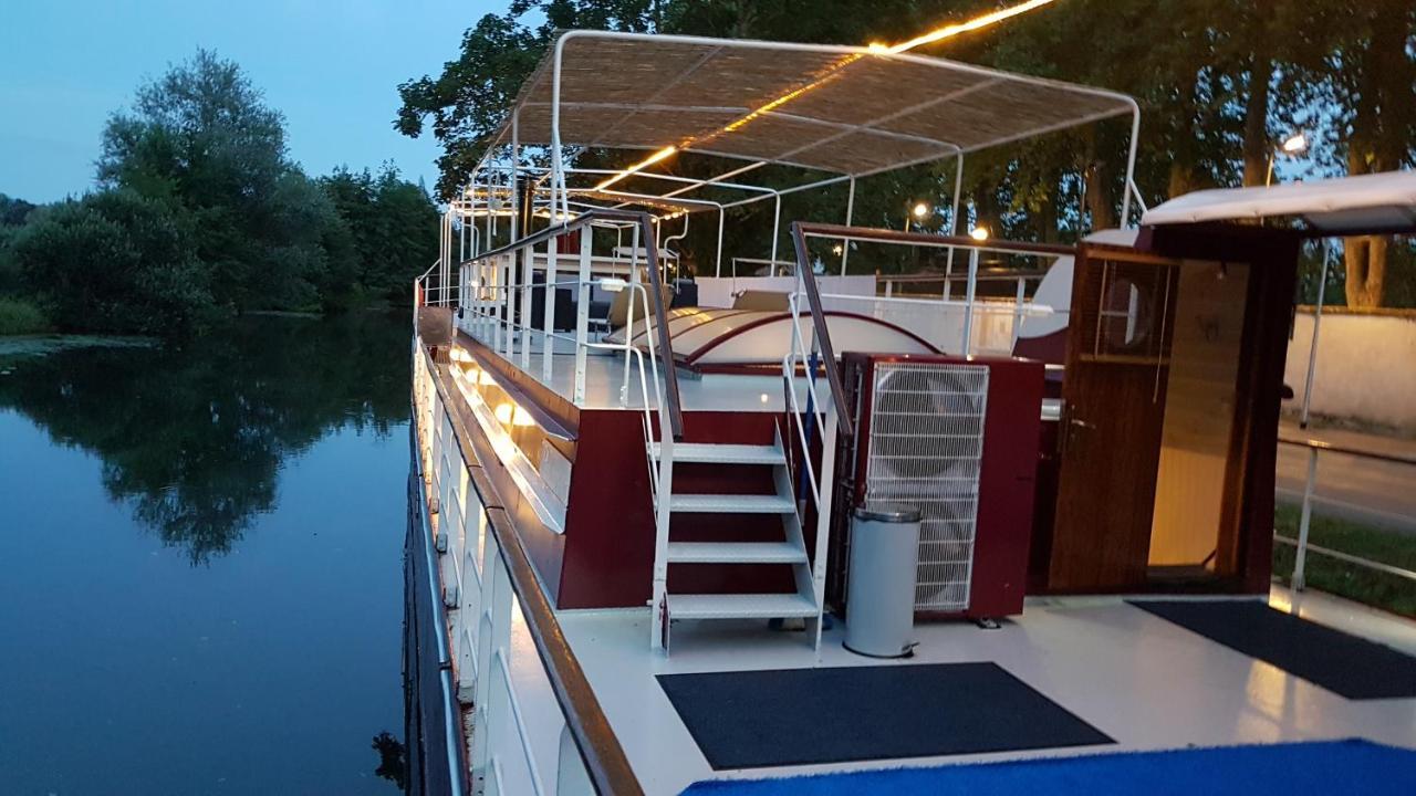 péniche chambre d'hôtes Dole Exterior foto