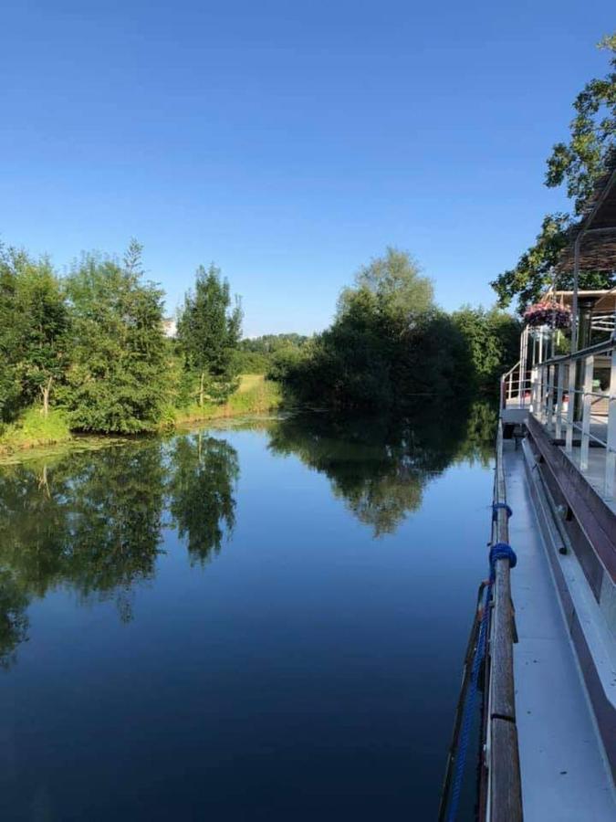 péniche chambre d'hôtes Dole Exterior foto